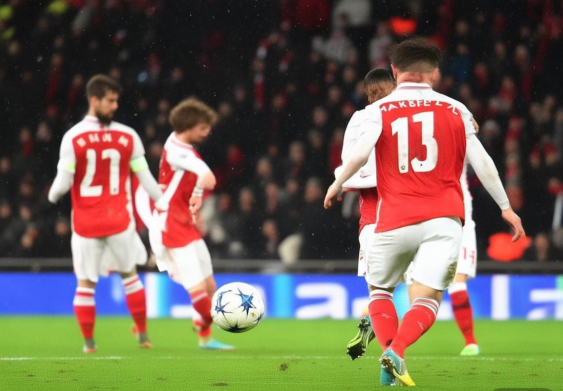 英超积分榜：阿森纳绝杀登顶，利物浦2-0布莱顿，切尔西2-0热刺，争冠形势白热化